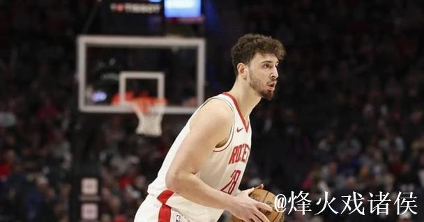 上半场申京效率不俗，10投命中6球，贡献14分3篮板5助攻1抢断1封盖