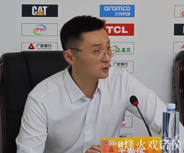 刘炜仅给阿不都2分钟出场，央视解说质疑，其原因或与1人有关