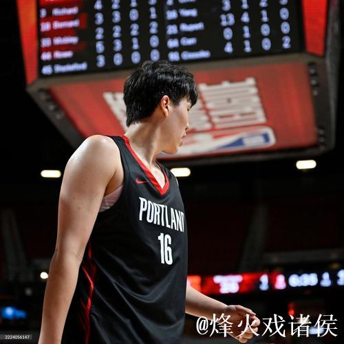 杨瀚森3分3板2助阿夫迪亚41分 开拓者1分险胜火箭 杨瀚森3分3板2助阿夫迪亚41分 开拓者1分险胜火箭